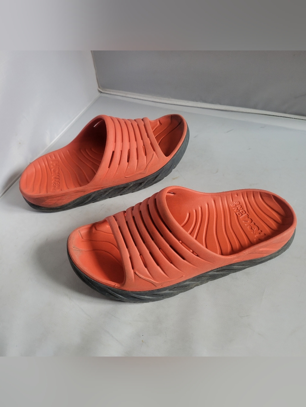 Hoka One One Ora Recovery Slide/ Orange unisex-sz.8 M -sz. 10 W